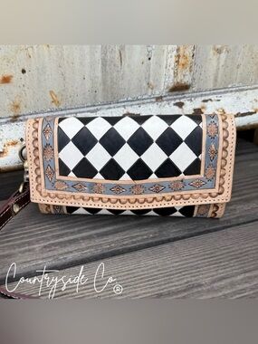 Black & White Diamond Pattern Fold-Over Women's Clutch